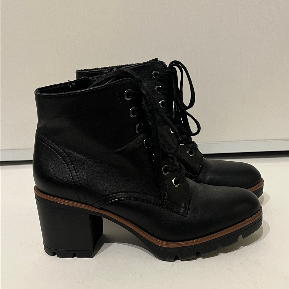 Naturalizer Black Lace Up Lug Boots